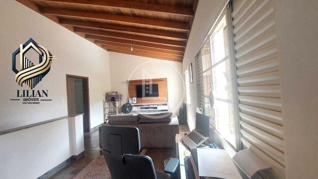 Sobrado Imponente à Venda – Conforto, Estilo e Vista Incrível em Alfenas-MG! Rua Juscelino Ferreira Alfenas - 