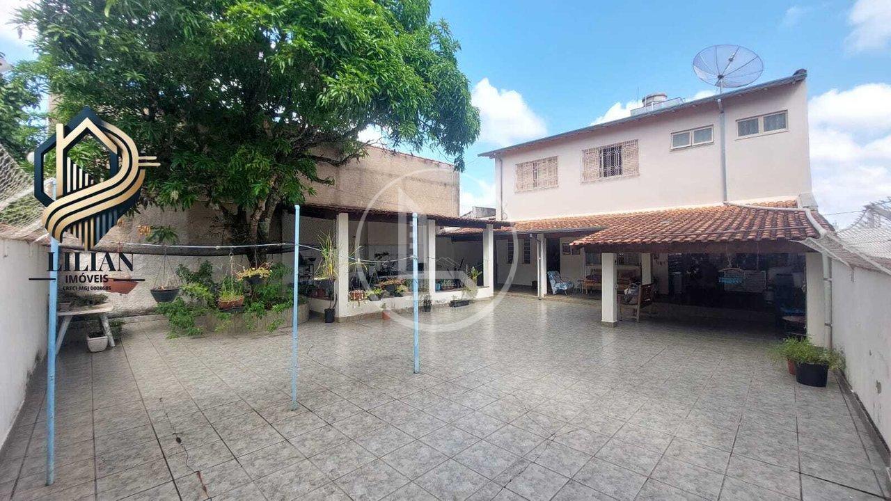 Sobrado Imponente à Venda – Conforto, Estilo e Vista Incrível em Alfenas-MG! Rua Juscelino Ferreira Alfenas - 