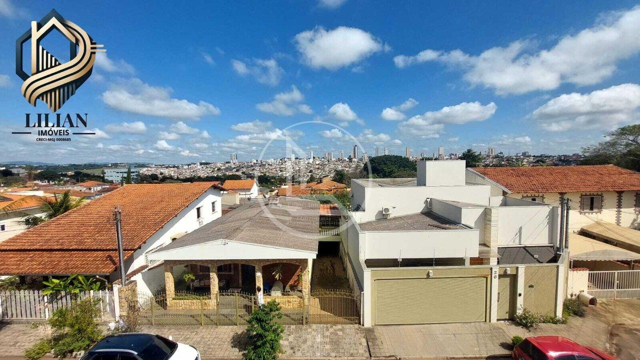 Sobrado Imponente à Venda – Conforto, Estilo e Vista Incrível em Alfenas-MG! Rua Juscelino Ferreira Alfenas - 