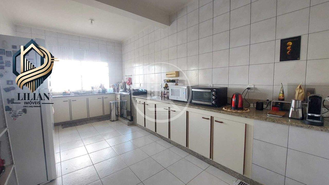 Sobrado Imponente à Venda – Conforto, Estilo e Vista Incrível em Alfenas-MG! Rua Juscelino Ferreira Alfenas - 