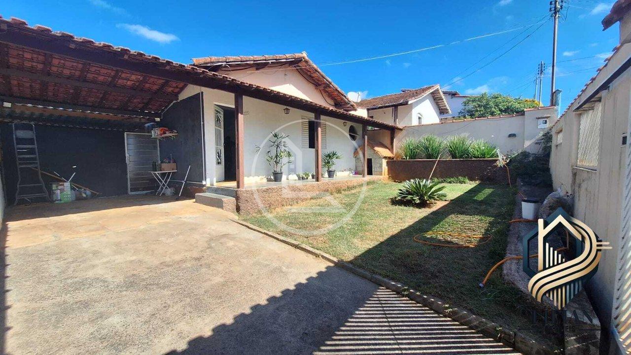 Oportunidade, casa à venda no bairro Bandeirantes! Avenida Fernão Dias Três Corações - 