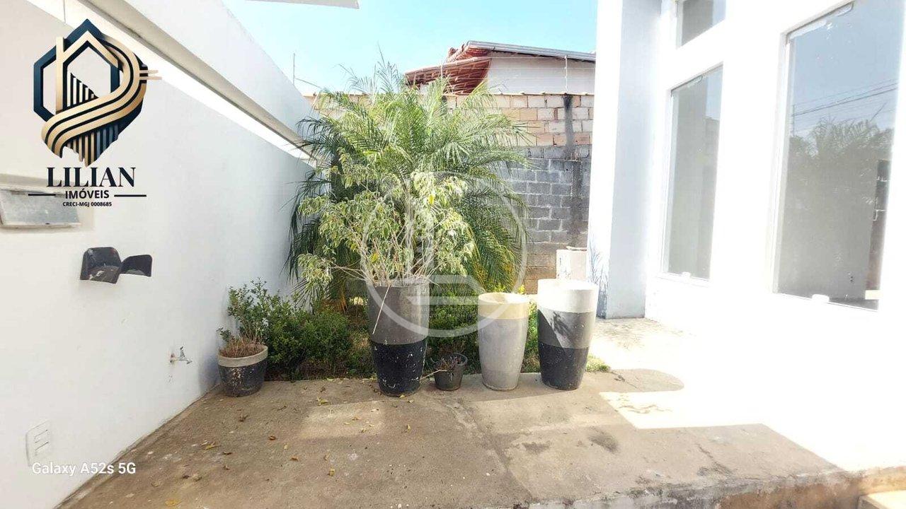 Ótima oportunidade, linda casa à venda no bairro Morada do Sol em Três Corações-MG! Rua Laudelina Três Corações - 