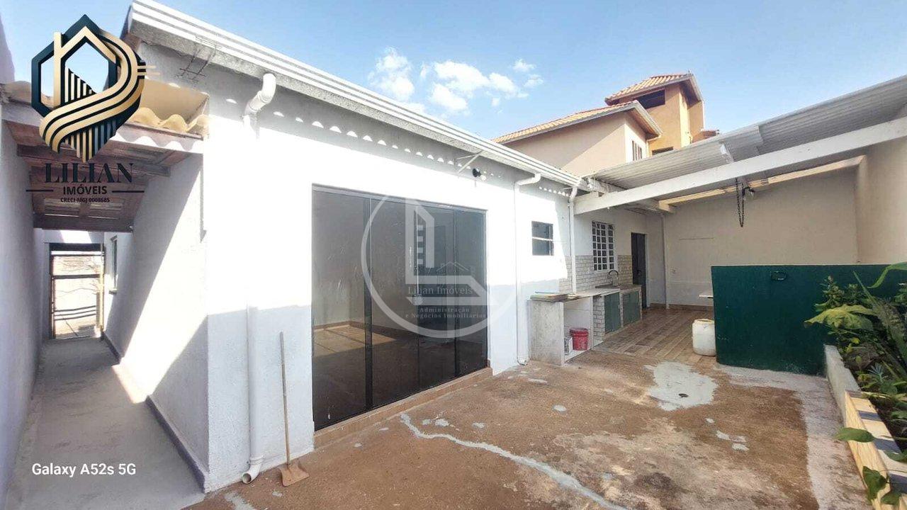 “Encantadora Casa para locação em bairro Familiar, Tranquilo e Aconchegante” Rua Benedito Avelino de Lima Alfenas - 