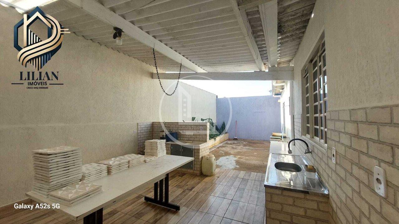 “Encantadora Casa para locação em bairro Familiar, Tranquilo e Aconchegante” Rua Benedito Avelino de Lima Alfenas - 