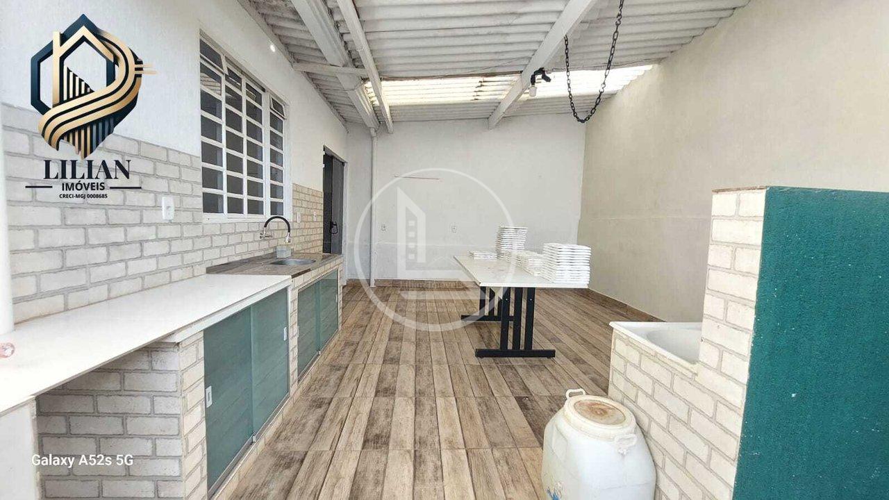 “Encantadora Casa para locação em bairro Familiar, Tranquilo e Aconchegante” Rua Benedito Avelino de Lima Alfenas - 