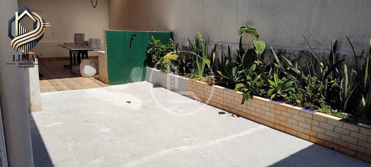 “Encantadora Casa para locação em bairro Familiar, Tranquilo e Aconchegante” Rua Benedito Avelino de Lima Alfenas - 