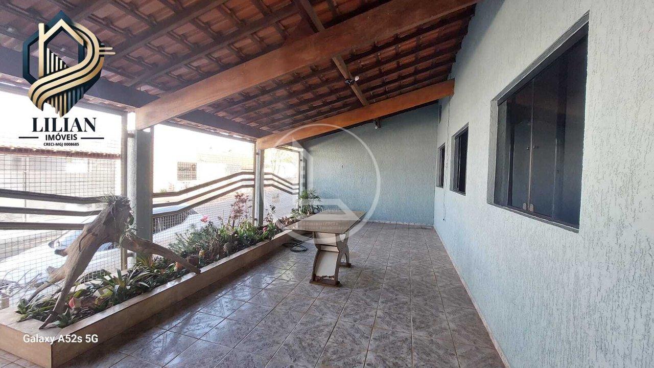 “Encantadora Casa para locação em bairro Familiar, Tranquilo e Aconchegante” Rua Benedito Avelino de Lima Alfenas - 