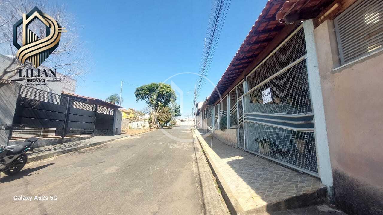 “Encantadora Casa para locação em bairro Familiar, Tranquilo e Aconchegante” Rua Benedito Avelino de Lima Alfenas - 