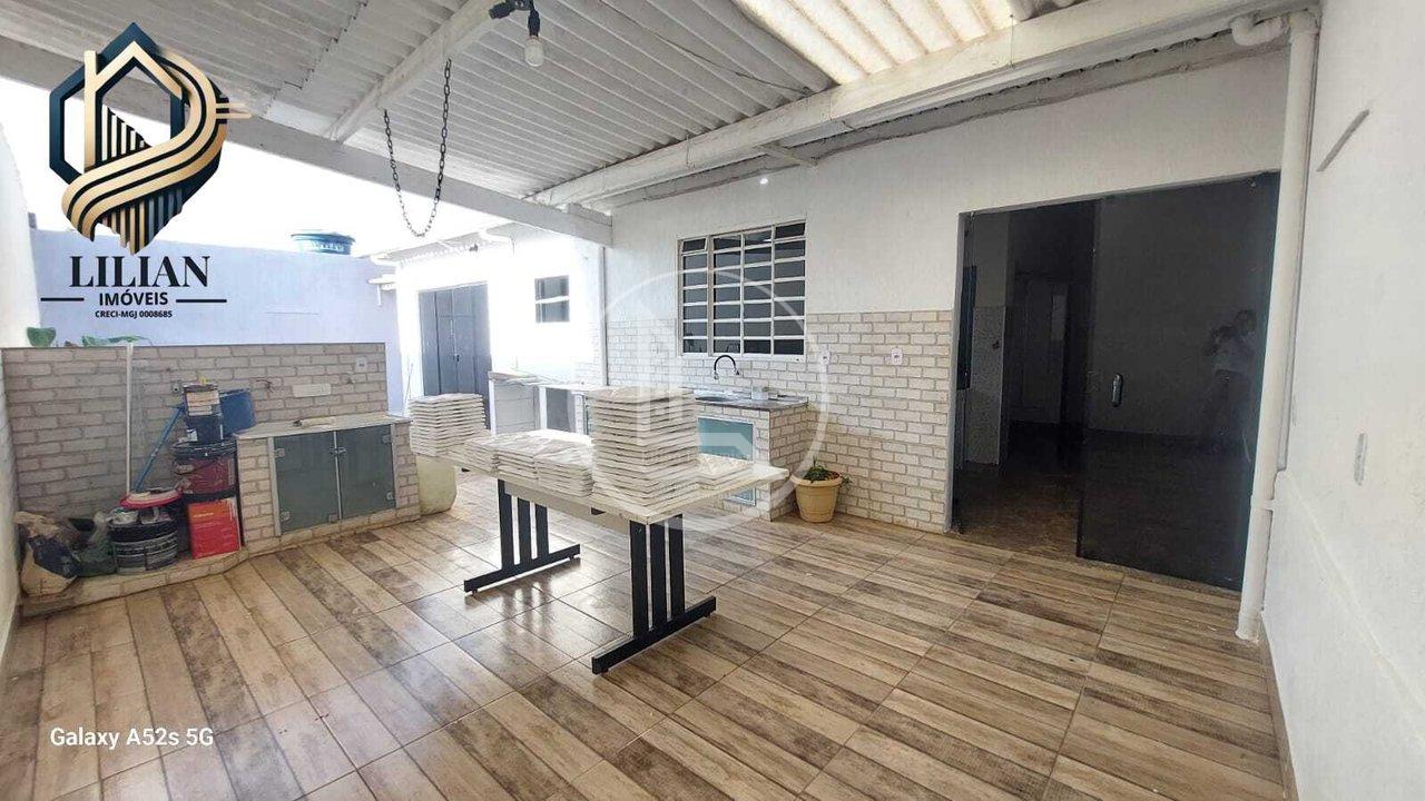 “Encantadora Casa para locação em bairro Familiar, Tranquilo e Aconchegante” Rua Benedito Avelino de Lima Alfenas - 