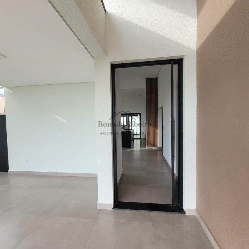 Casa 3 Dorm. 170m² AC/ R$1.250.000,00 Condomínio Lagos D’Icaraí, Salto em São Paulo Rua Guaíba Salto - 