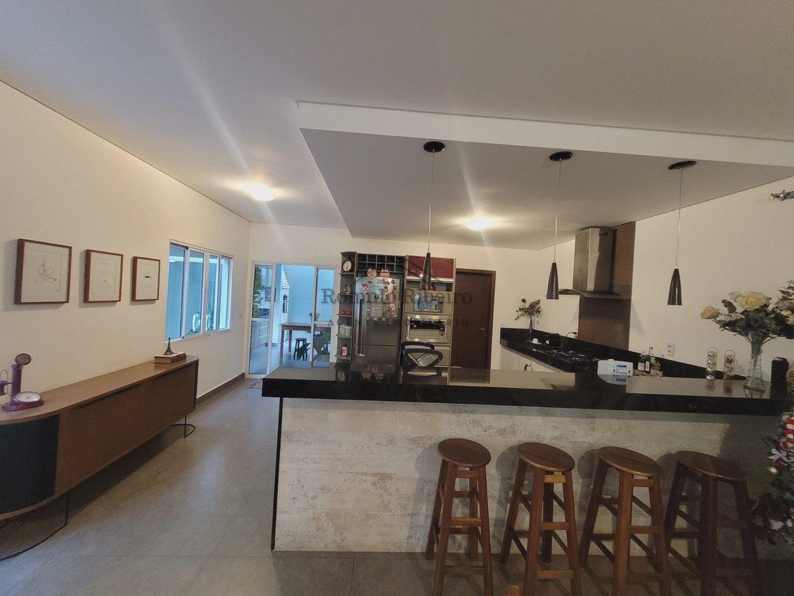 Sobrado à venda 3 Dorm. R$695.000,00 – Bairro Panorama, Salto/SP Rua Belo Horizonte Salto - 