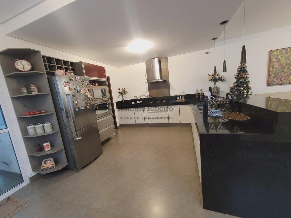 Sobrado à venda 3 Dorm. R$695.000,00 – Bairro Panorama, Salto/SP Rua Belo Horizonte Salto - 