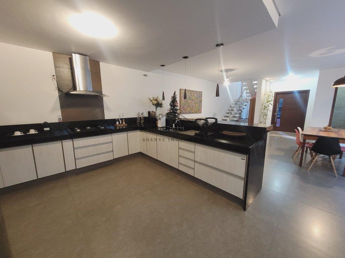 Sobrado à venda 3 Dorm. R$695.000,00 – Bairro Panorama, Salto/SP Rua Belo Horizonte Salto - 