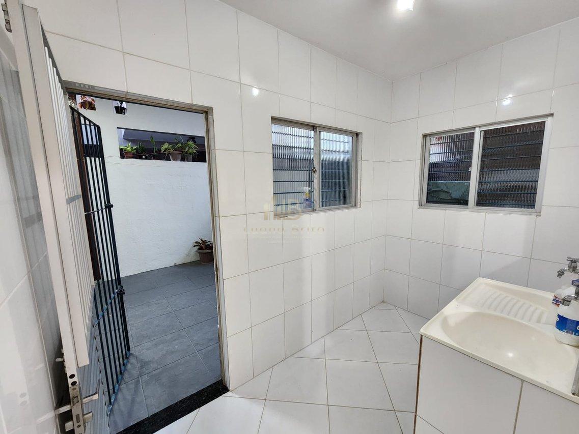 ALUGUEL DE CASA NA VARZEA  2 QUARTOS COM VAGA DE GARAGEM  Recife - 