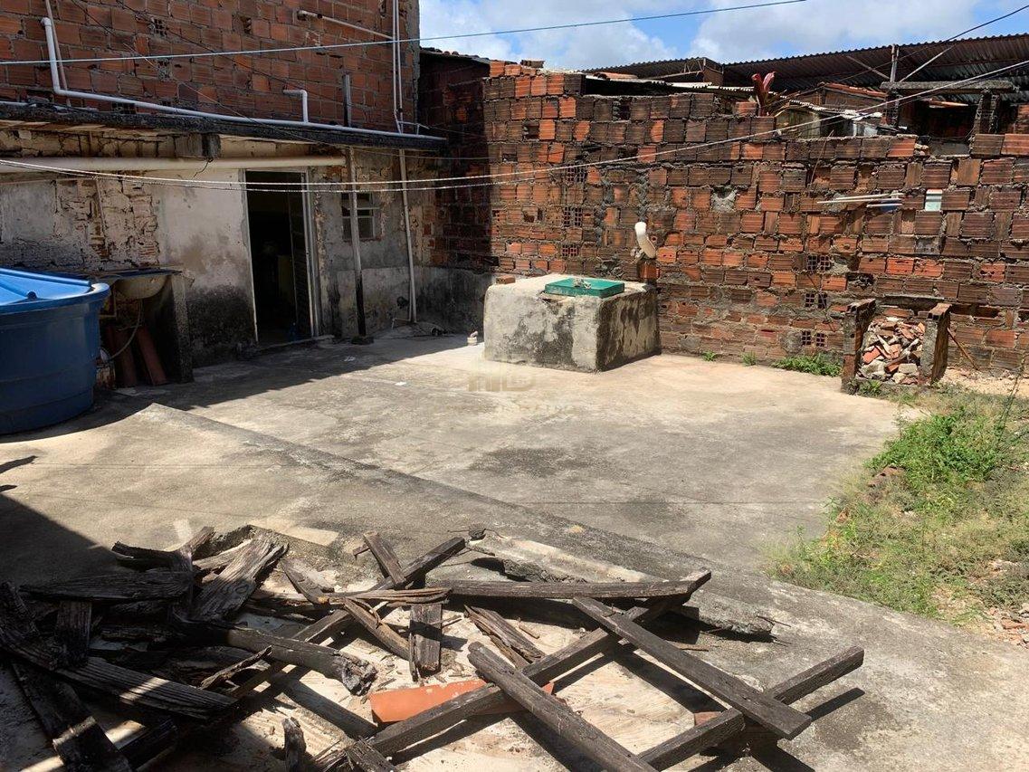 VENDO CASA DUPLEX EM PAU AMARELO Rua Vitória de Santo Antão Paulista - 