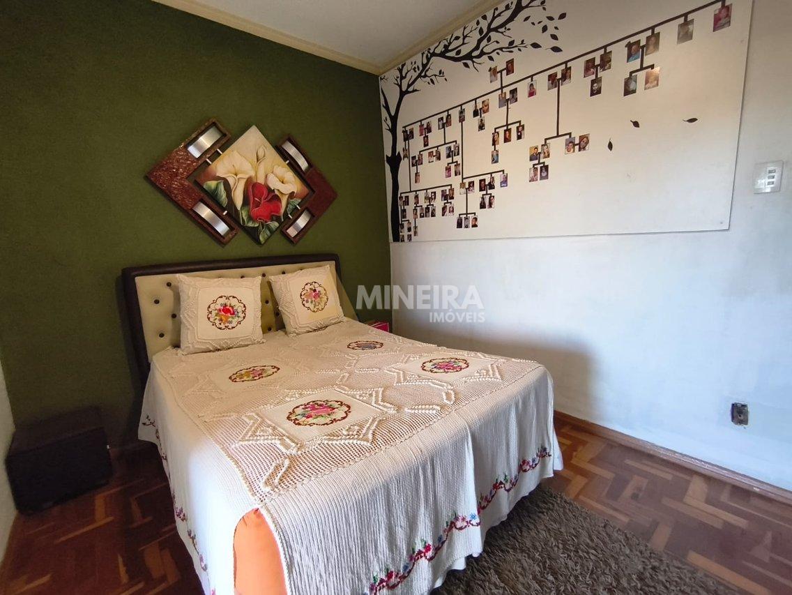 Casa com 6 quartos e 3 banheiros - 250 mt²- Bairro Santa Maria Rua Gonçalves Crespo Belo Horizonte - 