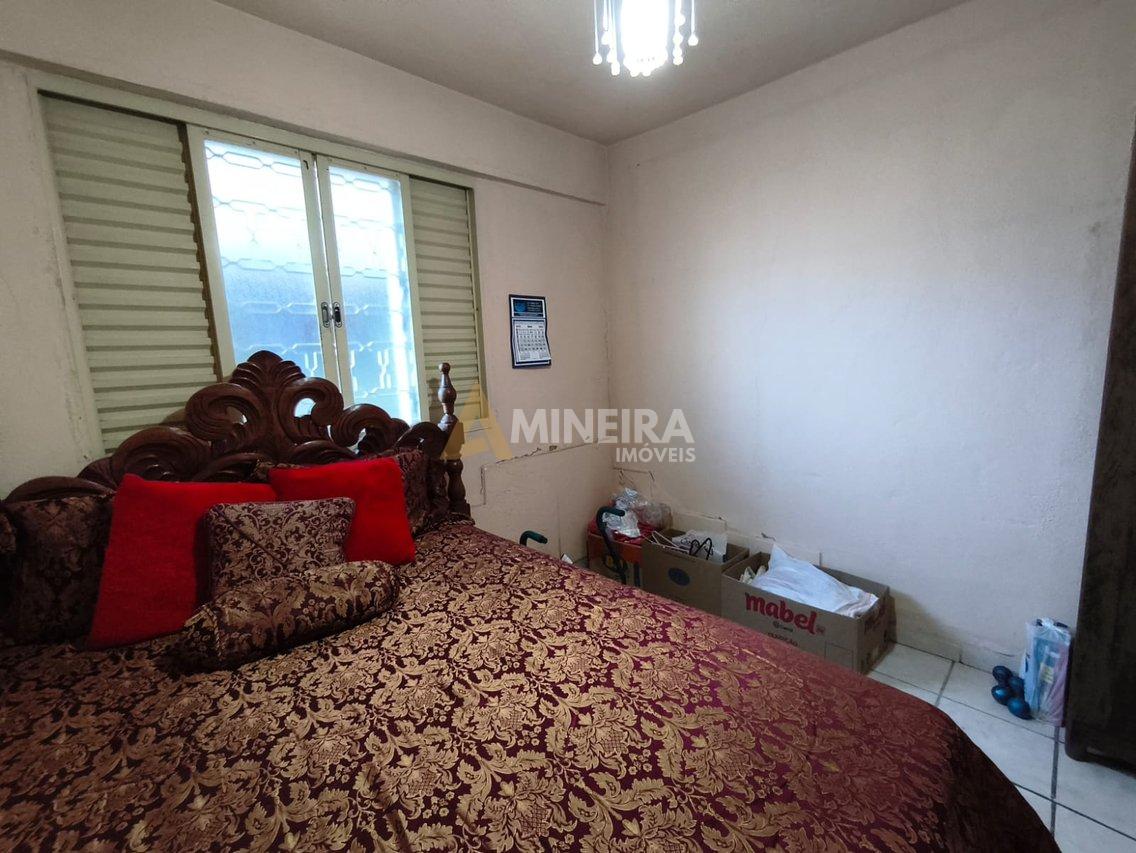 Casa com 6 quartos e 3 banheiros - 250 mt²- Bairro Santa Maria Rua Gonçalves Crespo Belo Horizonte - 