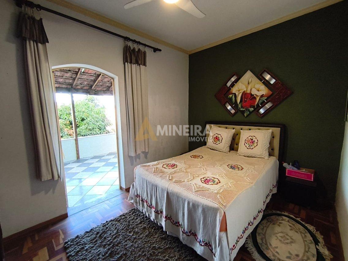Casa com 6 quartos e 3 banheiros - 250 mt²- Bairro Santa Maria Rua Gonçalves Crespo Belo Horizonte - 