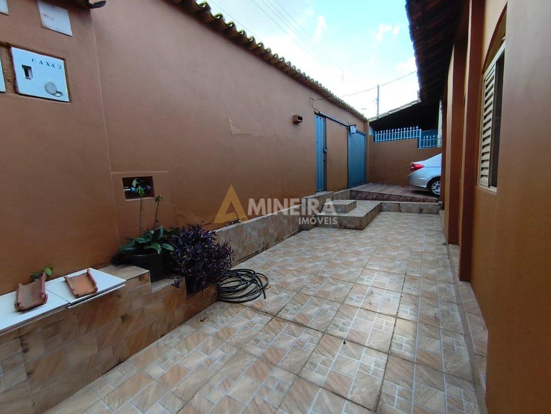 Casa com 6 quartos e 3 banheiros - 250 mt²- Bairro Santa Maria Rua Gonçalves Crespo Belo Horizonte - 