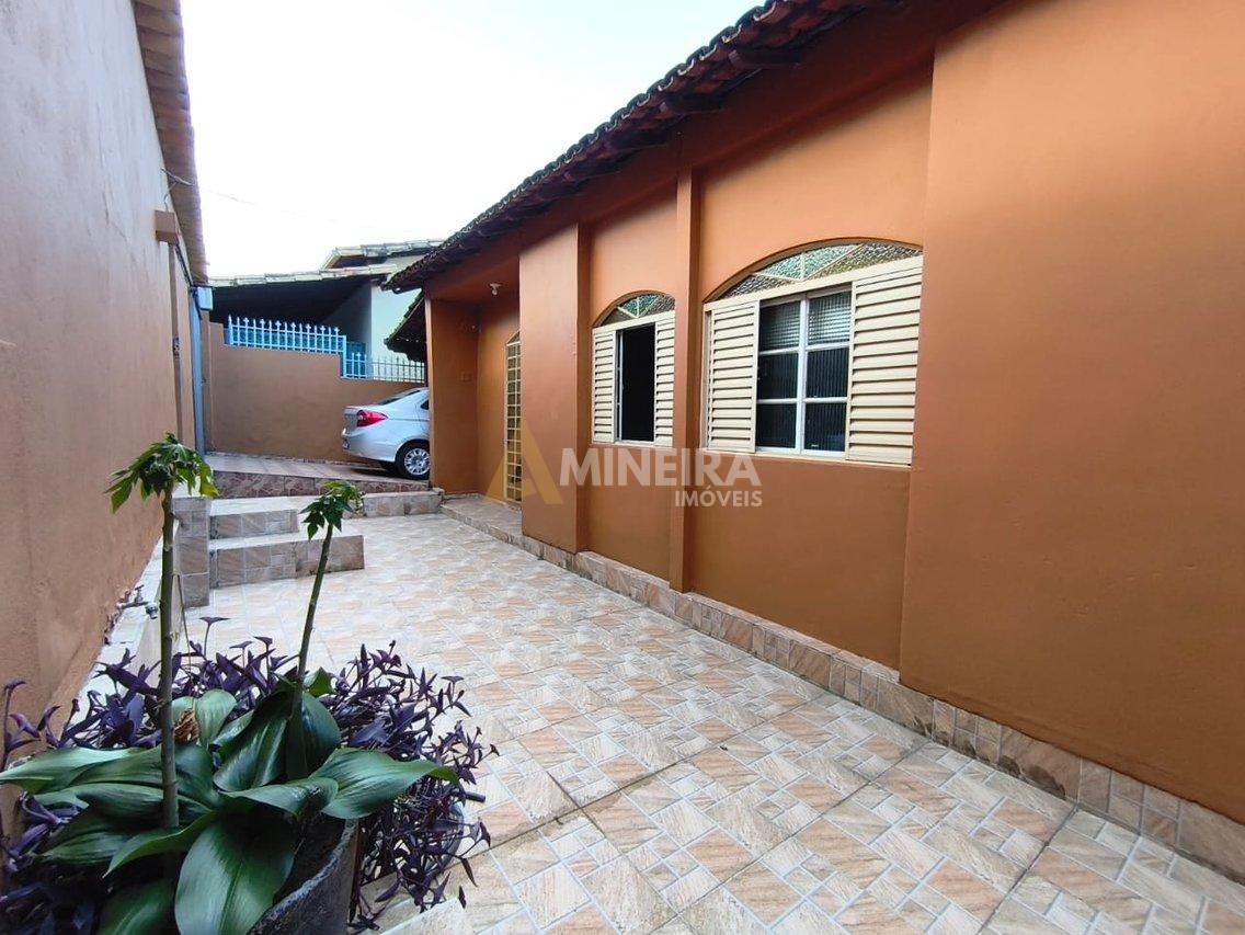 Casa com 6 quartos e 3 banheiros - 250 mt²- Bairro Santa Maria Rua Gonçalves Crespo Belo Horizonte - 