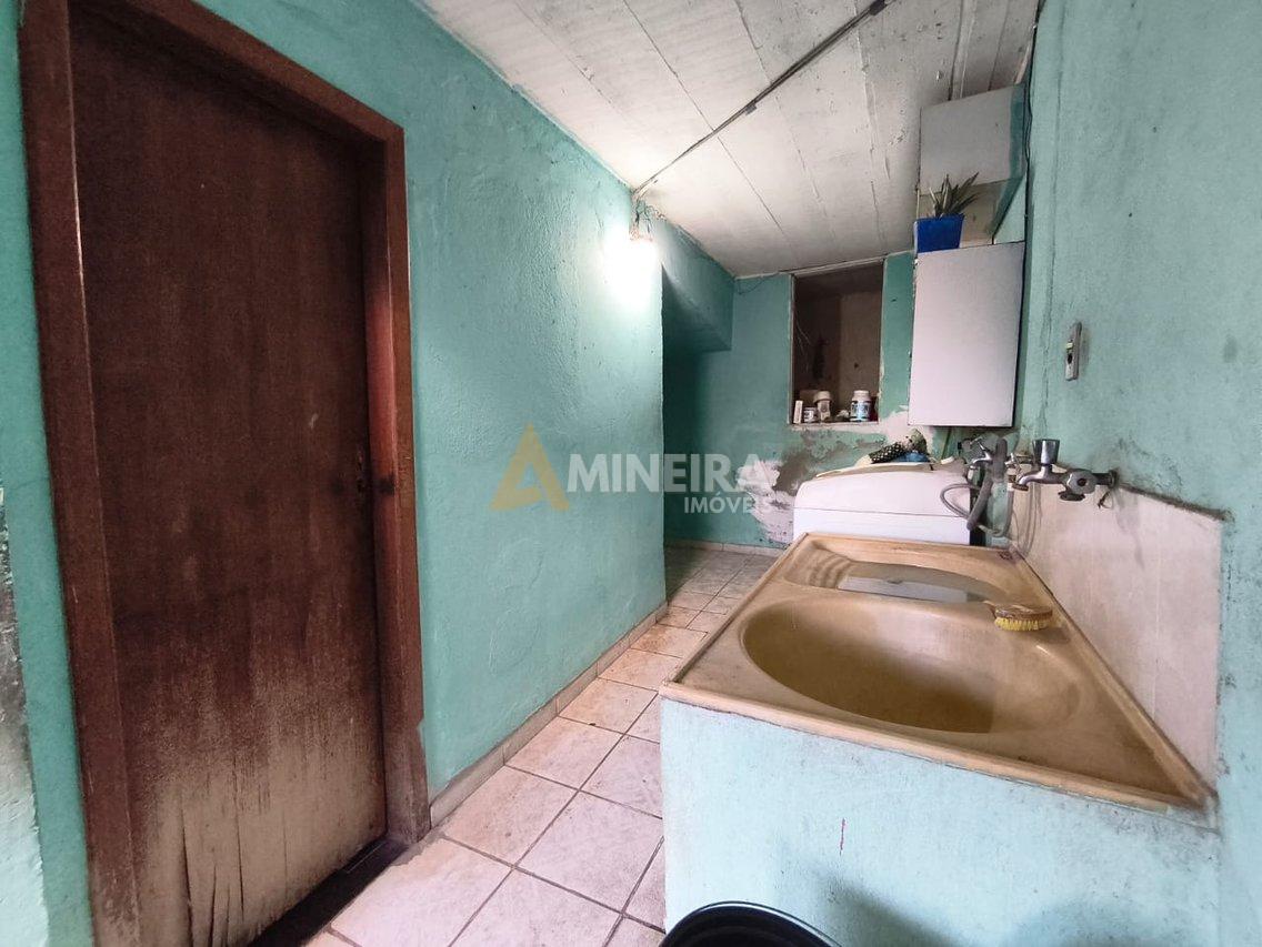 Casa com 6 quartos e 3 banheiros - 250 mt²- Bairro Santa Maria Rua Gonçalves Crespo Belo Horizonte - 