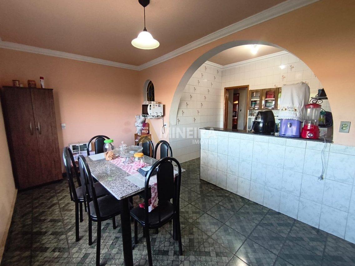 Casa com 6 quartos e 3 banheiros - 250 mt²- Bairro Santa Maria Rua Gonçalves Crespo Belo Horizonte - 