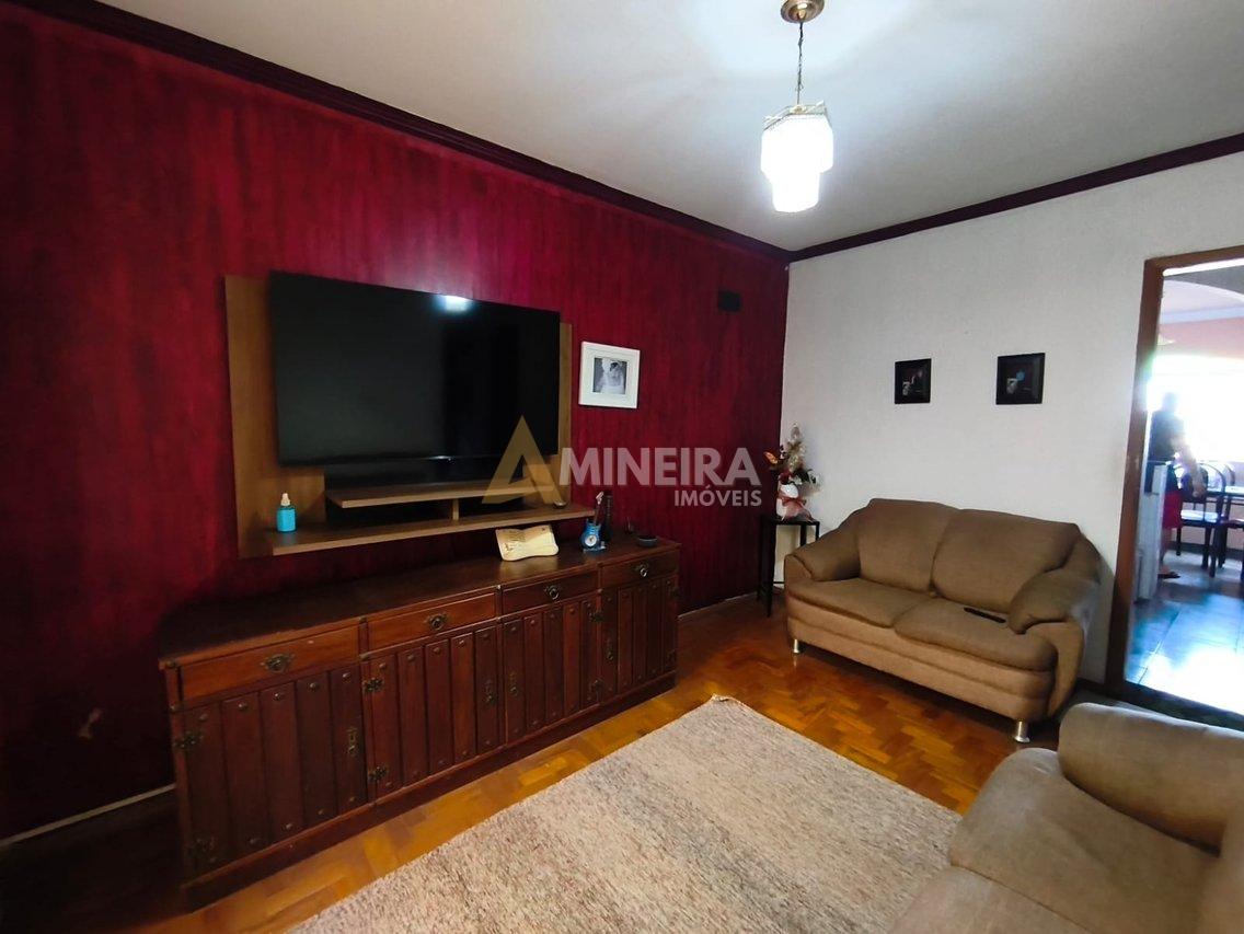 Casa com 6 quartos e 3 banheiros - 250 mt²- Bairro Santa Maria Rua Gonçalves Crespo Belo Horizonte - 