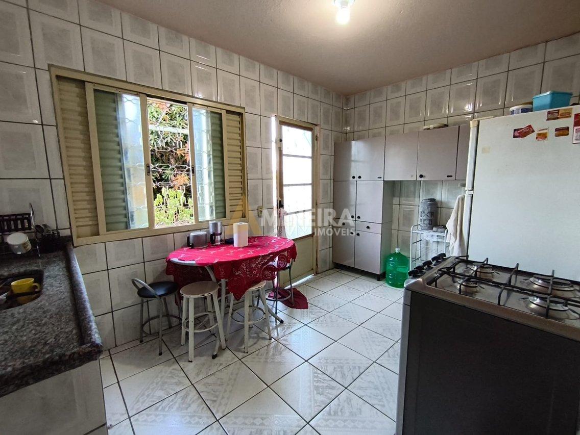Casa com 6 quartos e 3 banheiros - 250 mt²- Bairro Santa Maria Rua Gonçalves Crespo Belo Horizonte - 