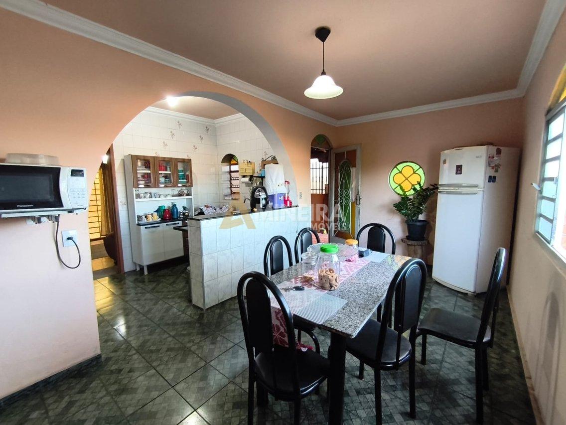 Casa com 6 quartos e 3 banheiros - 250 mt²- Bairro Santa Maria Rua Gonçalves Crespo Belo Horizonte - 