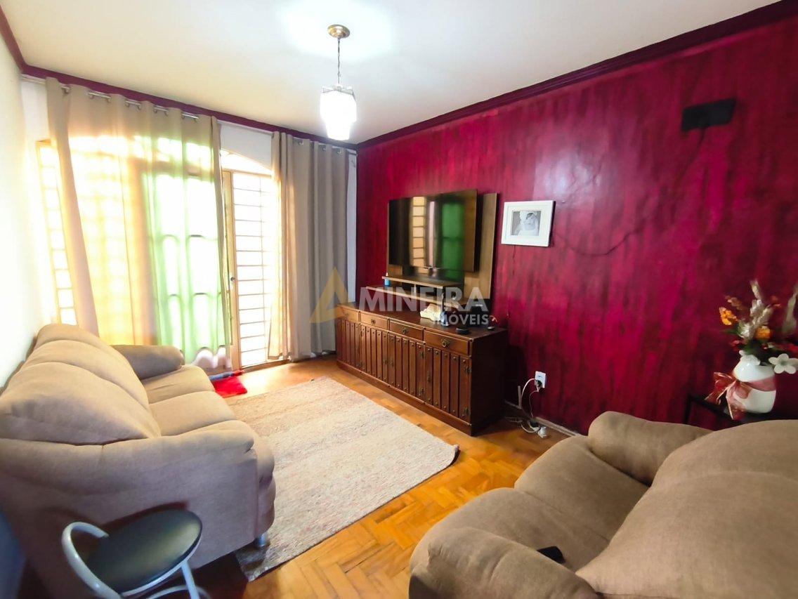 Casa com 6 quartos e 3 banheiros - 250 mt²- Bairro Santa Maria Rua Gonçalves Crespo Belo Horizonte - 