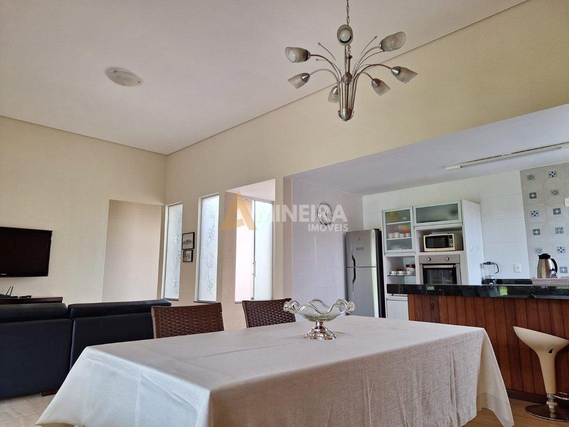 Casa de Condomínio com 3 Quartos e 3 banheiros -  Toda plana - 170 mt² por R$ 1.050.000,00 Rua dos Embaixadores Nova Lima - 