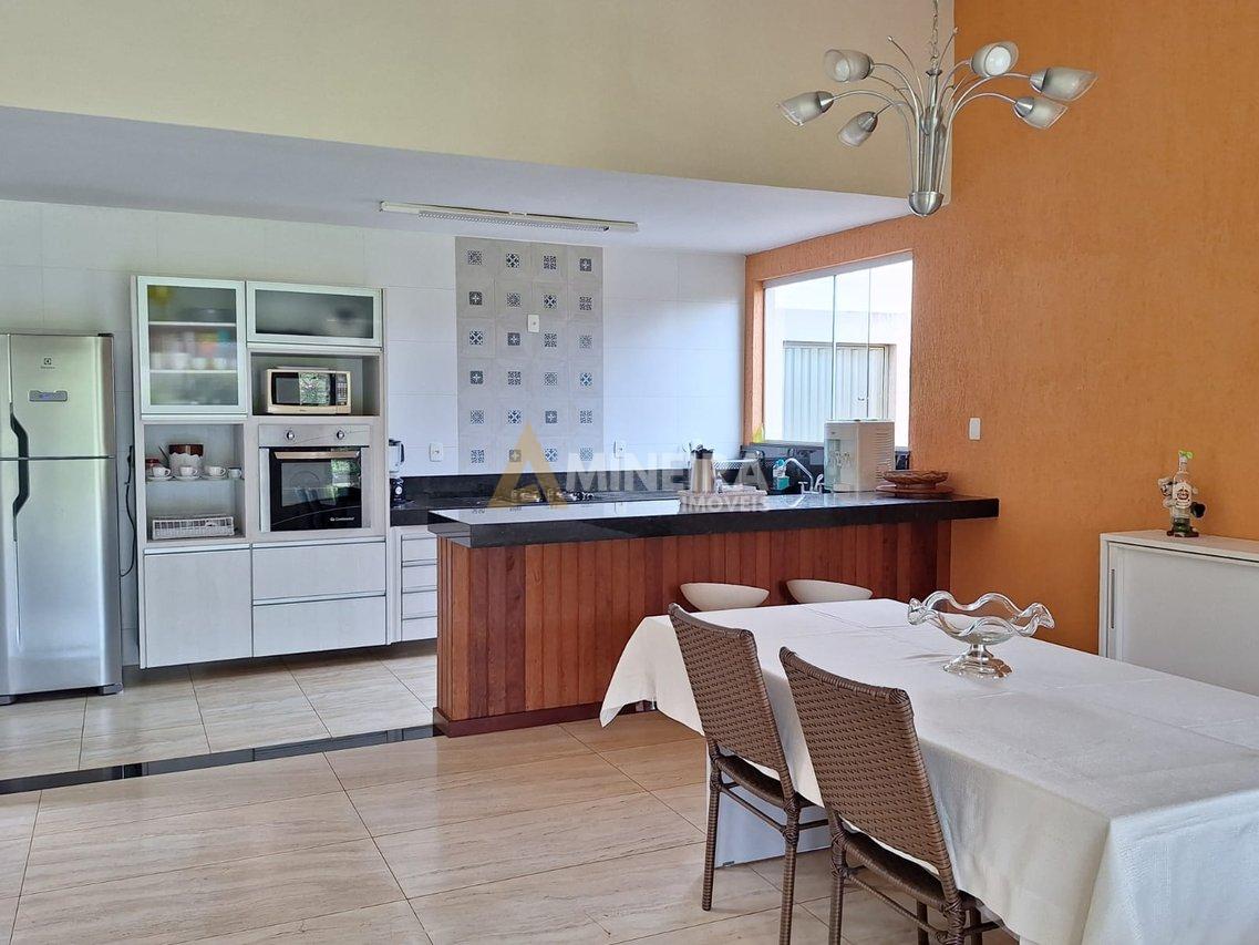 Casa de Condomínio com 3 Quartos e 3 banheiros -  Toda plana - 170 mt² por R$ 1.050.000,00 Rua dos Embaixadores Nova Lima - 