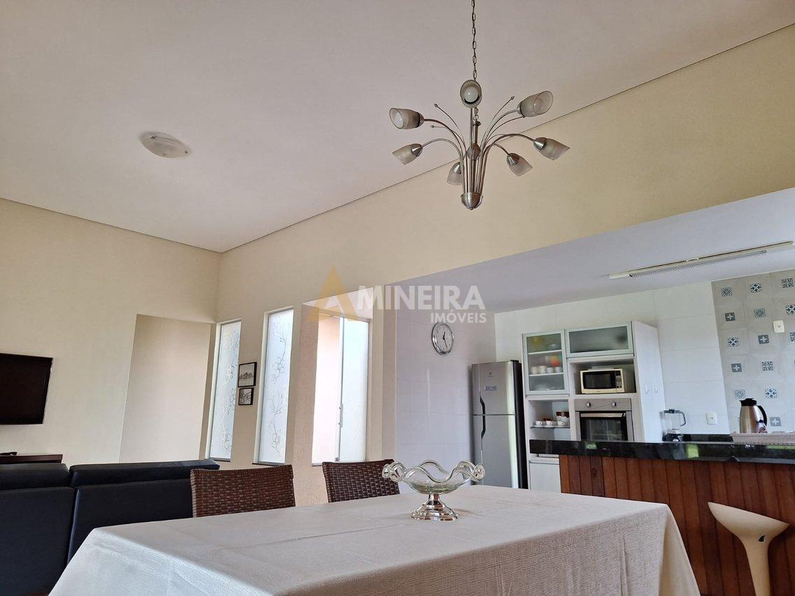 Casa de Condomínio com 3 Quartos e 3 banheiros -  Toda plana - 170 mt² por R$ 1.050.000,00 Rua dos Embaixadores Nova Lima - 