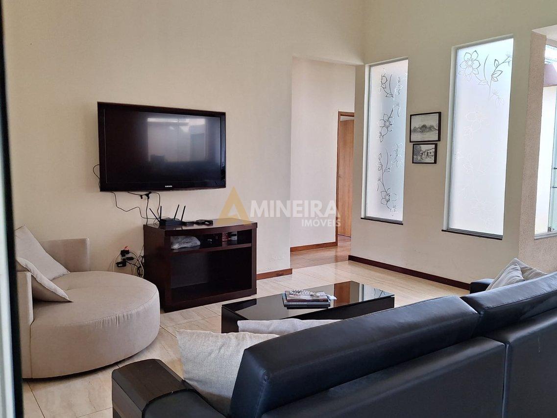 Casa de Condomínio com 3 Quartos e 3 banheiros -  Toda plana - 170 mt² por R$ 1.050.000,00 Rua dos Embaixadores Nova Lima - 