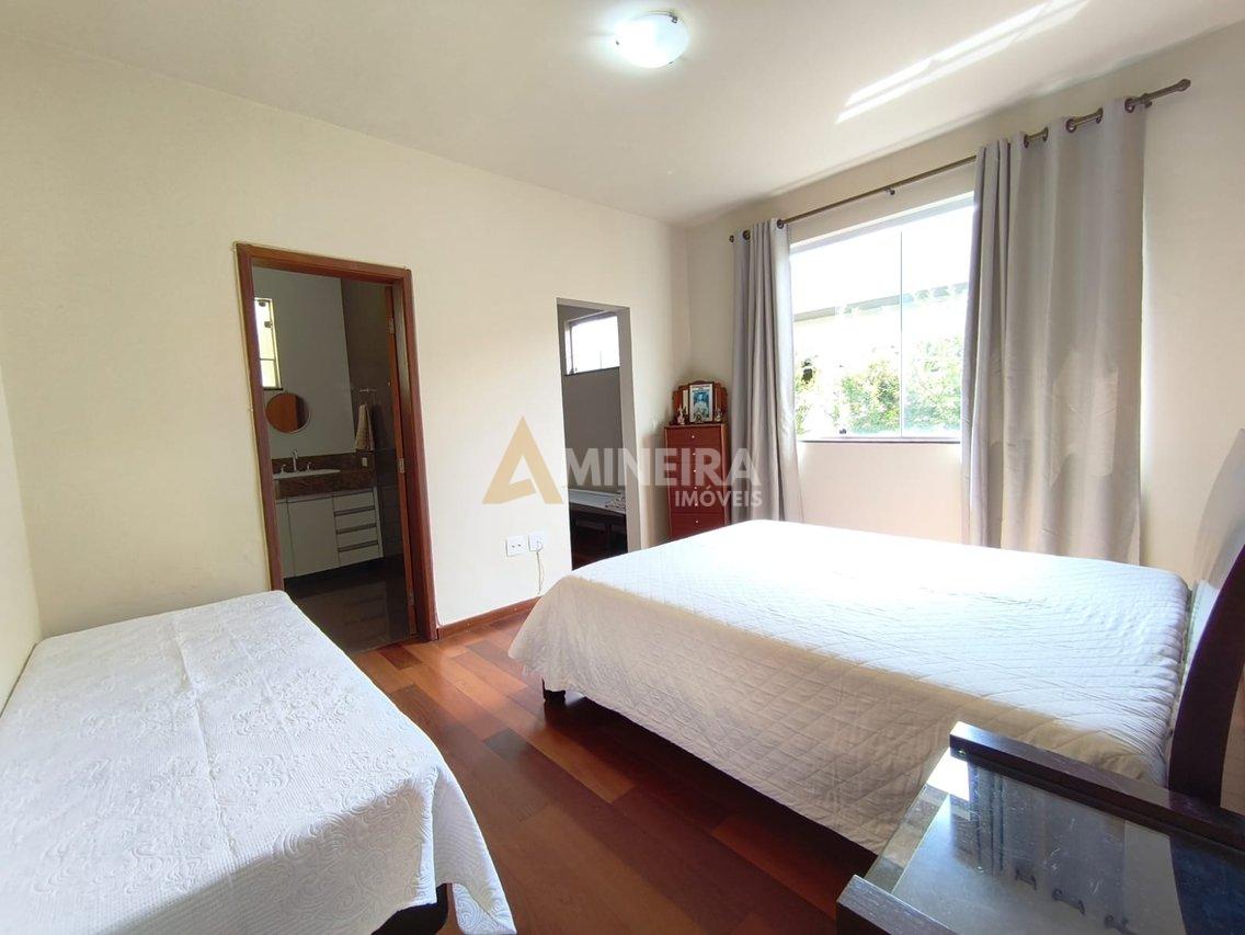Casa de Condomínio com 3 Quartos e 3 banheiros -  Toda plana - 170 mt² por R$ 1.050.000,00 Rua dos Embaixadores Nova Lima - 