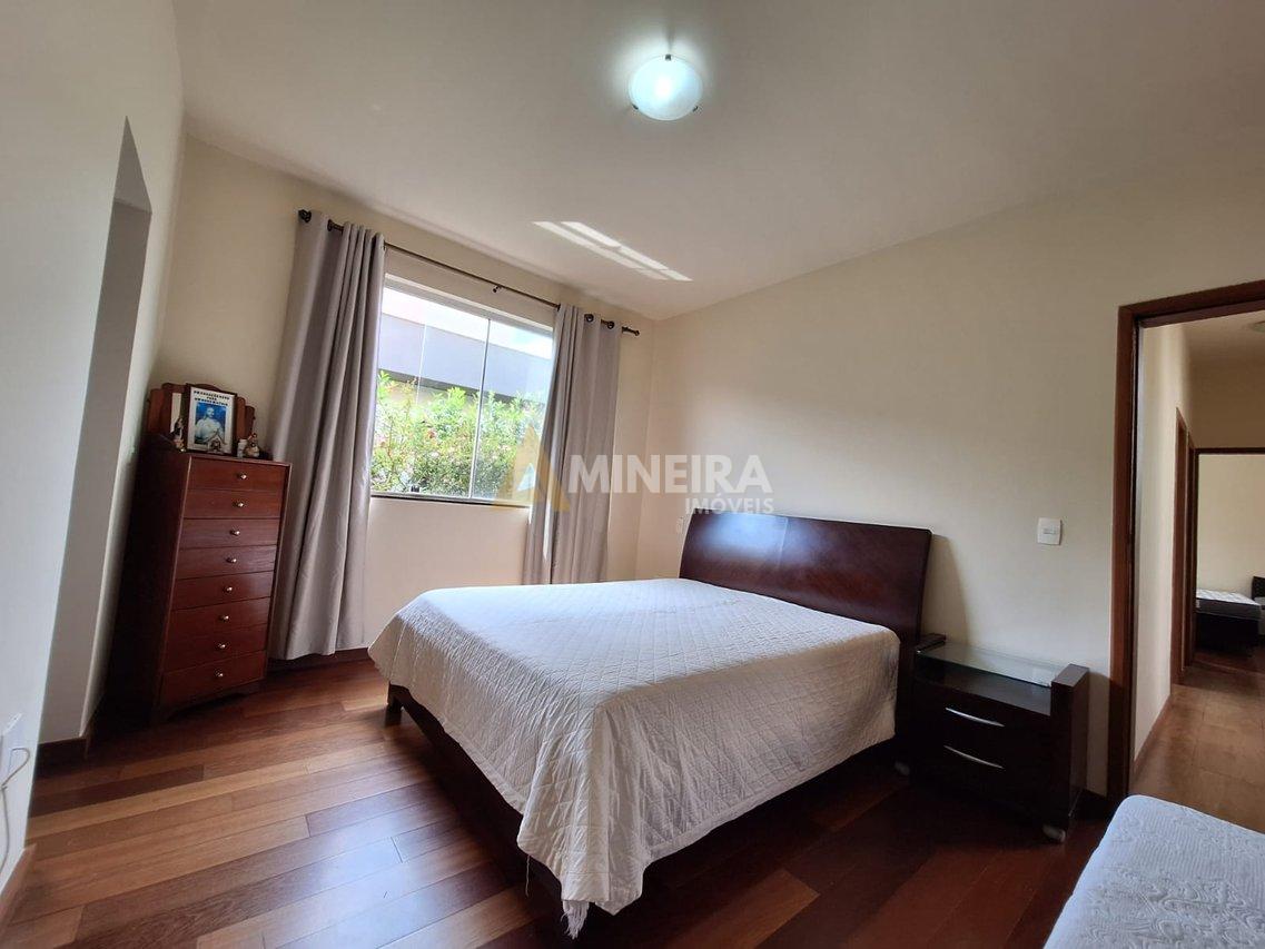 Casa de Condomínio com 3 Quartos e 3 banheiros -  Toda plana - 170 mt² por R$ 1.050.000,00 Rua dos Embaixadores Nova Lima - 