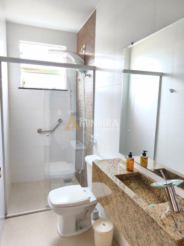 Casa de Condomínio com 3 Quartos e 3 banheiros -  Toda plana - 170 mt² por R$ 1.050.000,00 Rua dos Embaixadores Nova Lima - 