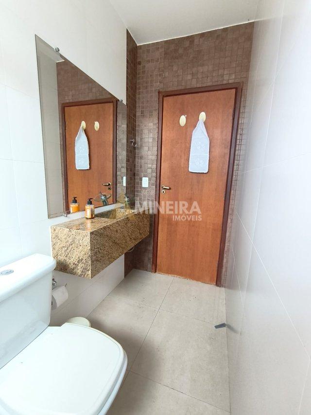 Casa de Condomínio com 3 Quartos e 3 banheiros -  Toda plana - 170 mt² por R$ 1.050.000,00 Rua dos Embaixadores Nova Lima - 