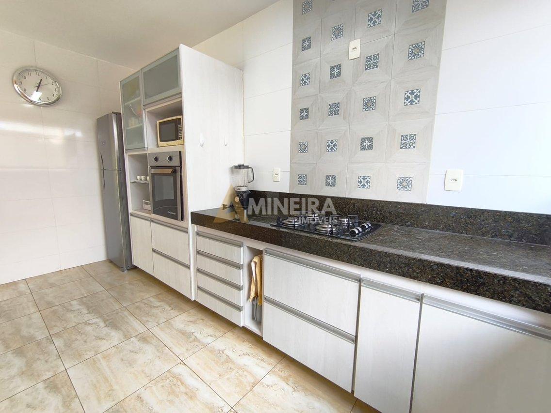 Casa de Condomínio com 3 Quartos e 3 banheiros -  Toda plana - 170 mt² por R$ 1.050.000,00 Rua dos Embaixadores Nova Lima - 