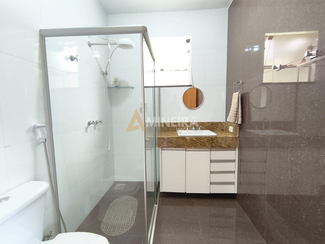 Casa de Condomínio com 3 Quartos e 3 banheiros -  Toda plana - 170 mt² por R$ 1.050.000,00 Rua dos Embaixadores Nova Lima - 