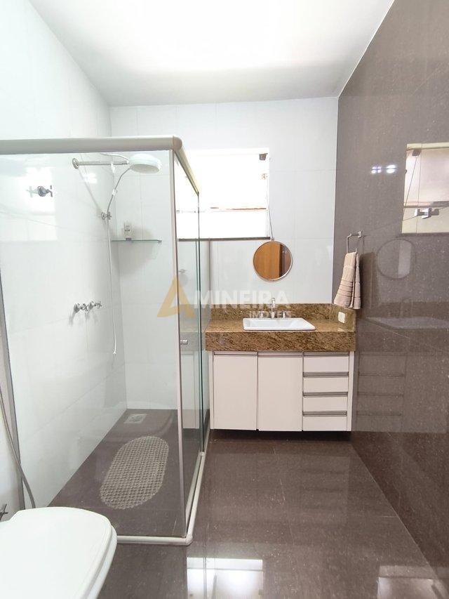 Casa de Condomínio com 3 Quartos e 3 banheiros -  Toda plana - 170 mt² por R$ 1.050.000,00 Rua dos Embaixadores Nova Lima - 