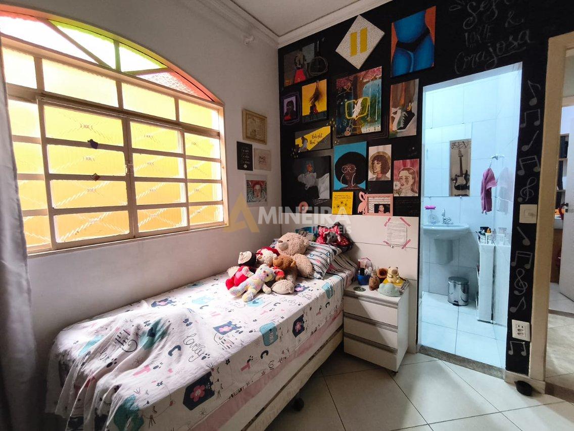 Casa 5 quartos c/ suite - Com habite-se - Bairro Santa Maria, Belo Hte Rua João Alphonsus Belo Horizonte - 