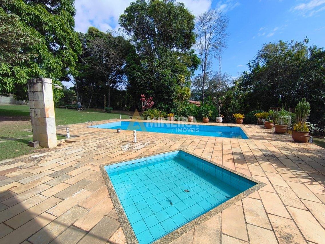 Casa 5 quartos, 3 suítes, piscina, área verde - 3.000mt² - Cond. Vale do Ouro Alameda dos Tangarás Ribeirão das Neves - 