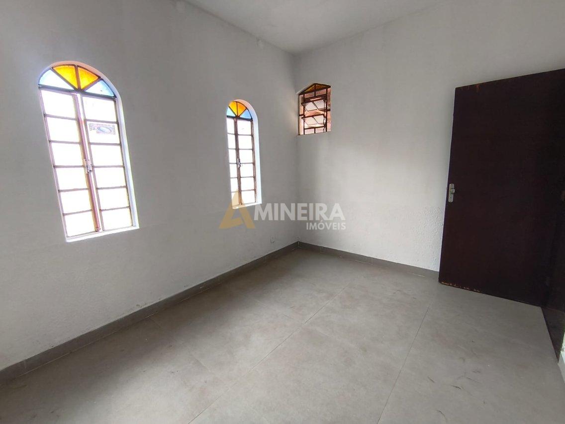 Casa com 3 Quartos, 2 banheiros à Venda, 360 m² por R$ 600.000  Belo Horizonte - 