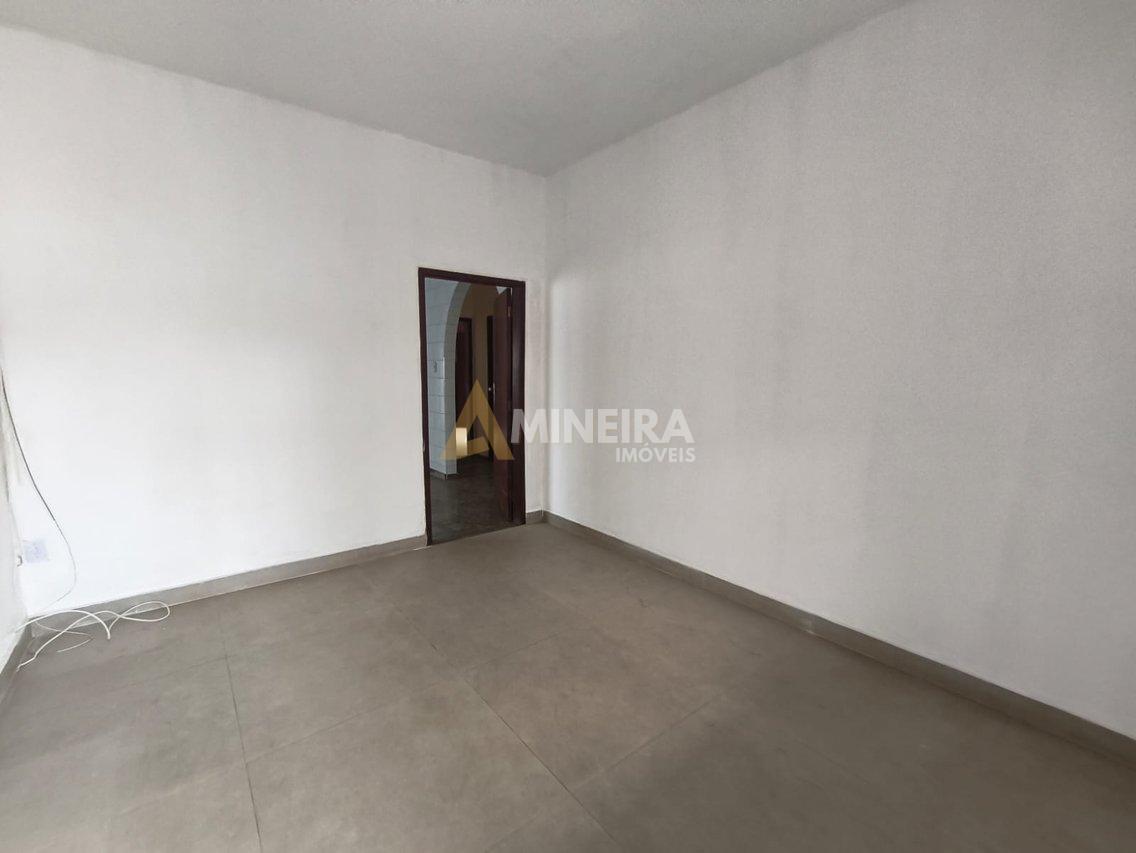Casa com 3 Quartos, 2 banheiros à Venda, 360 m² por R$ 600.000  Belo Horizonte - 