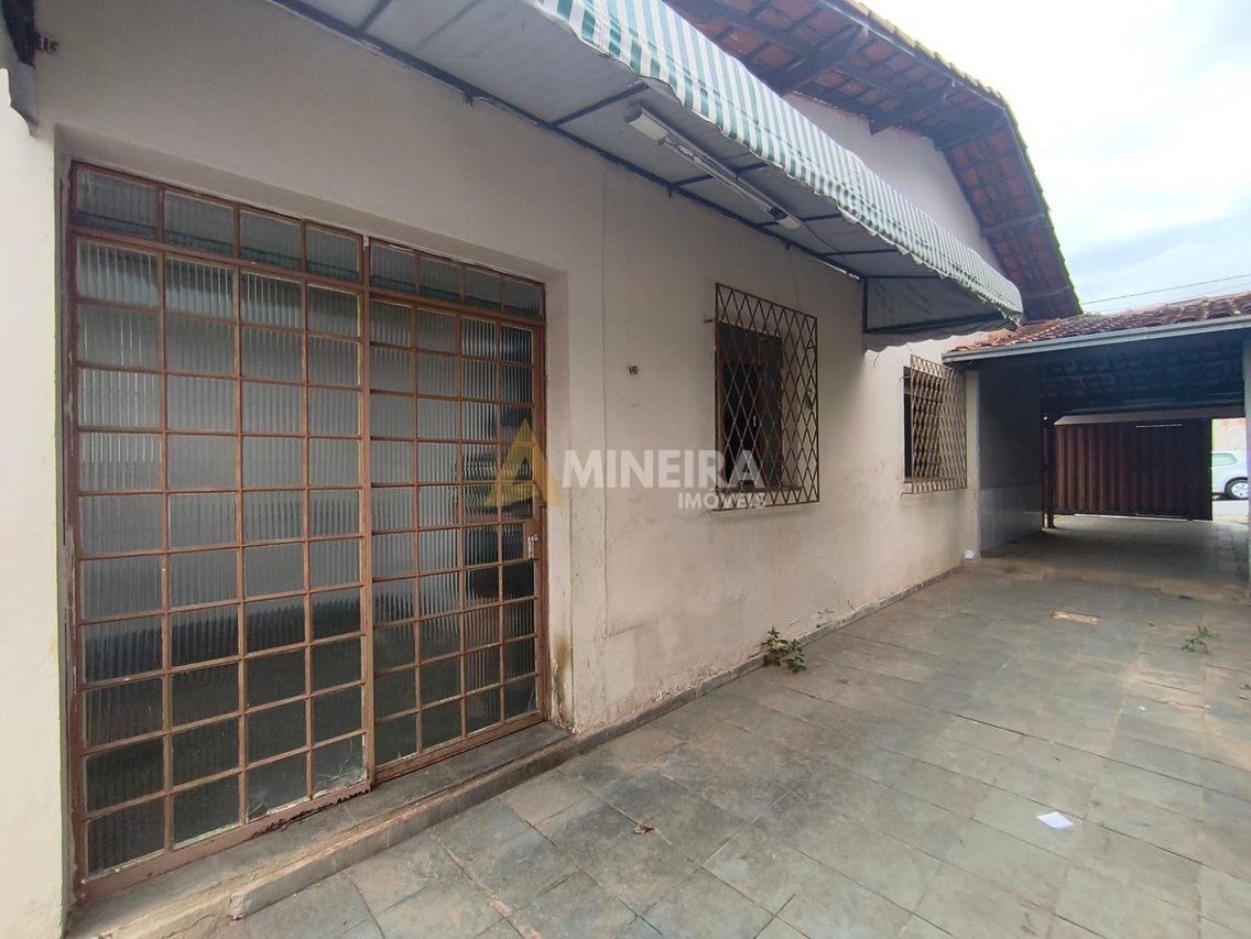 Casa com 3 Quartos, 2 banheiros à Venda, 360 m² por R$ 600.000  Belo Horizonte - 