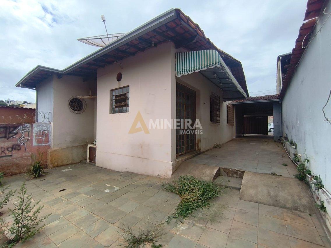 Casa com 3 Quartos, 2 banheiros à Venda, 360 m² por R$ 600.000  Belo Horizonte - 