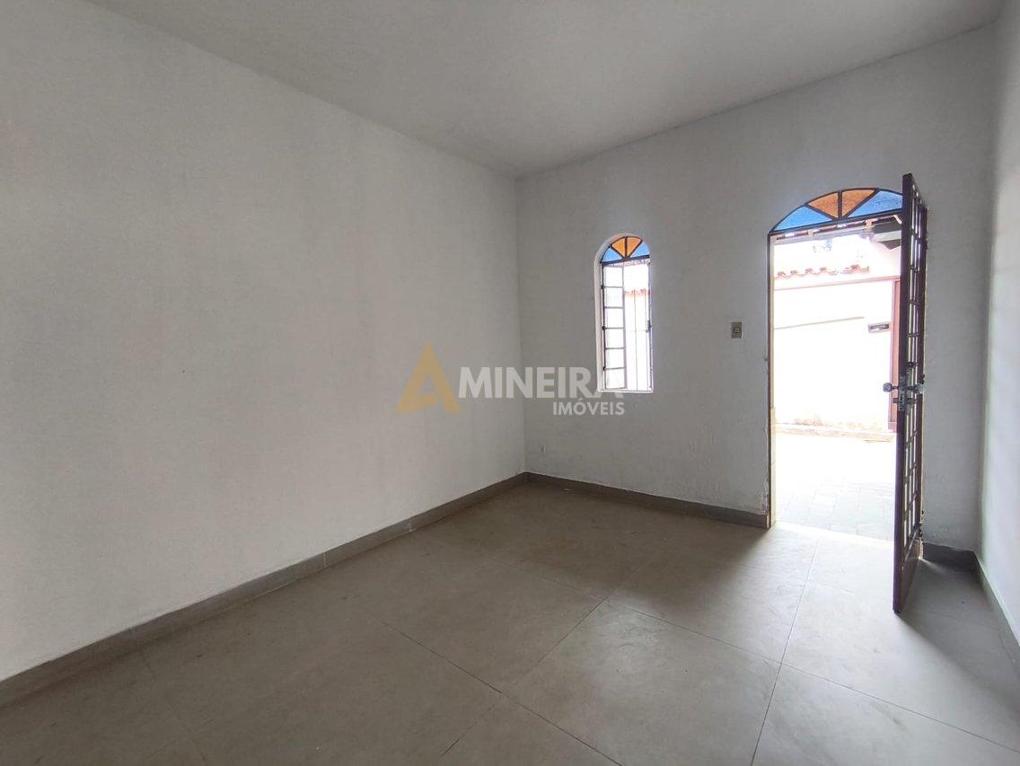 Casa com 3 Quartos, 2 banheiros à Venda, 360 m² por R$ 600.000  Belo Horizonte - 