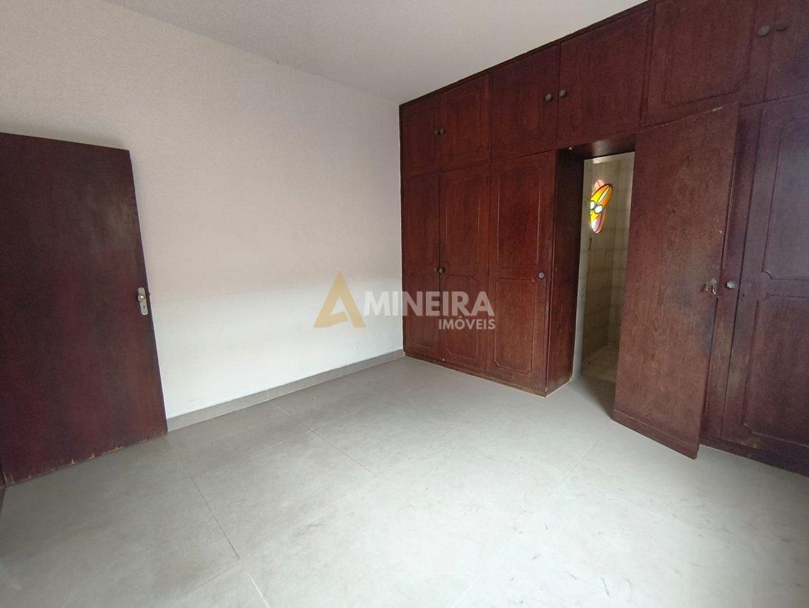 Casa com 3 Quartos, 2 banheiros à Venda, 360 m² por R$ 600.000  Belo Horizonte - 