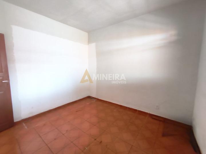 Casa com 3 Quartos, 2 banheiros à Venda, 360 m² por R$ 600.000  Belo Horizonte - 